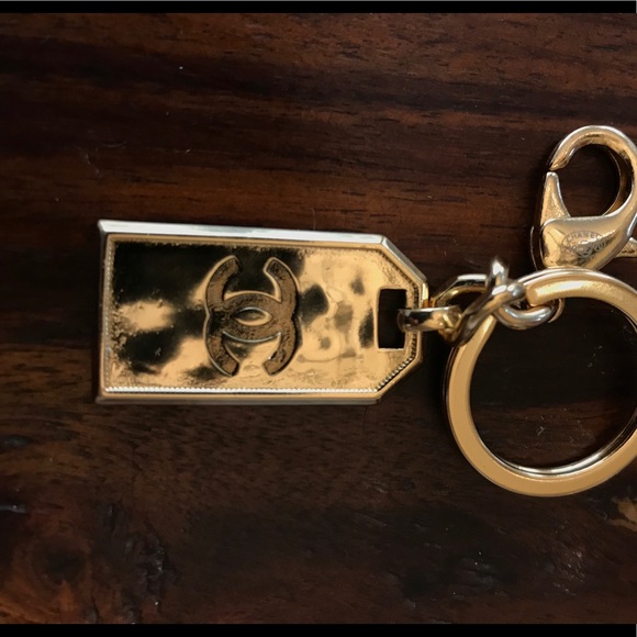 Like-New CHANEL Gold Tone Keychain/Bag Charm - Picture 5 of 6